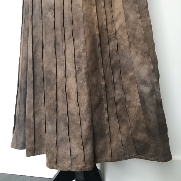 Nic+Zoe | Brown Sueded Pleated Skirt - Picture 2 of 8